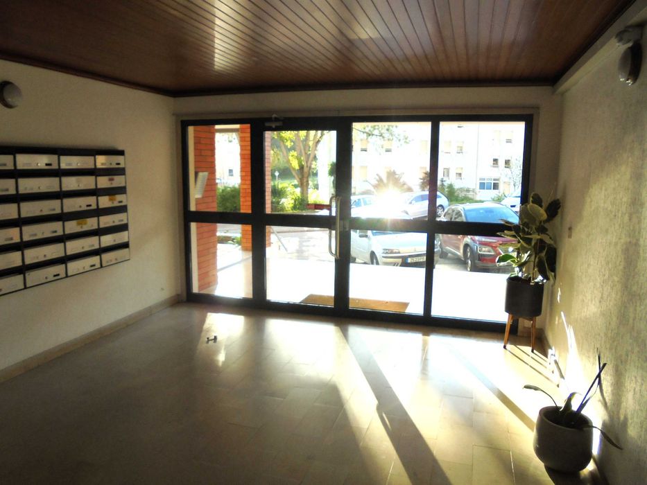 Quinta da Maia, excelente T 2 remodelado, junto Solum, Alma Shopping, disponível de imediato