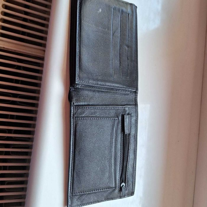 czarny meski portfel