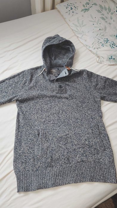 Sweter męski z kapturem