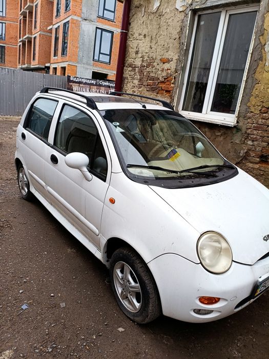 Продам гарний майже новий автомобіль