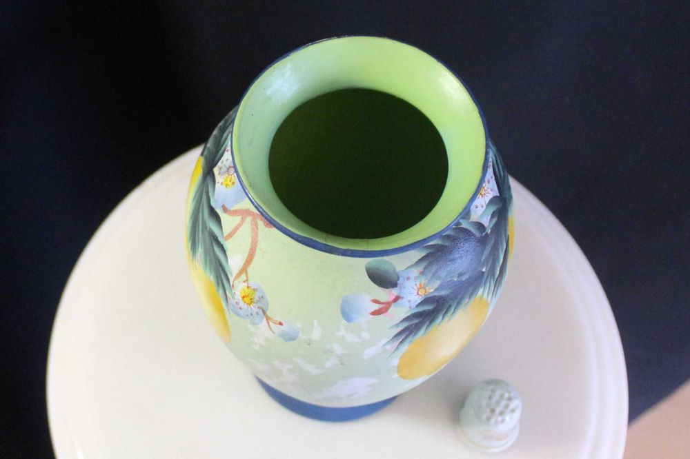 Vaso ou jarra de cerâmica com decoração de limões