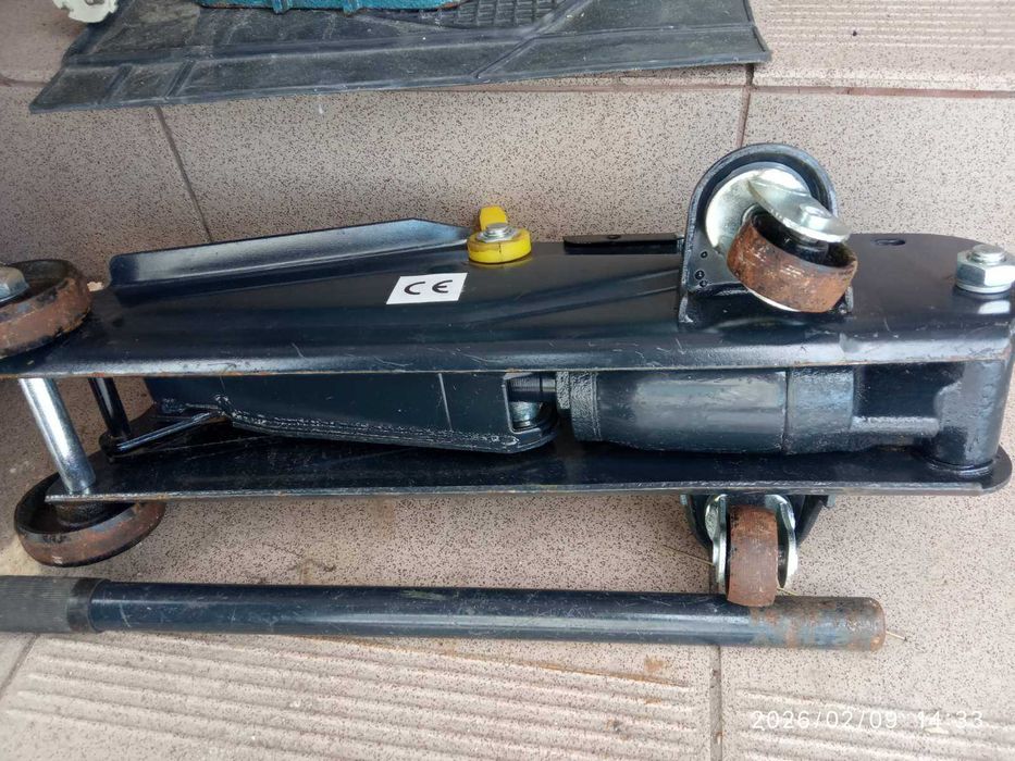 домкрат   2тони .німеччина