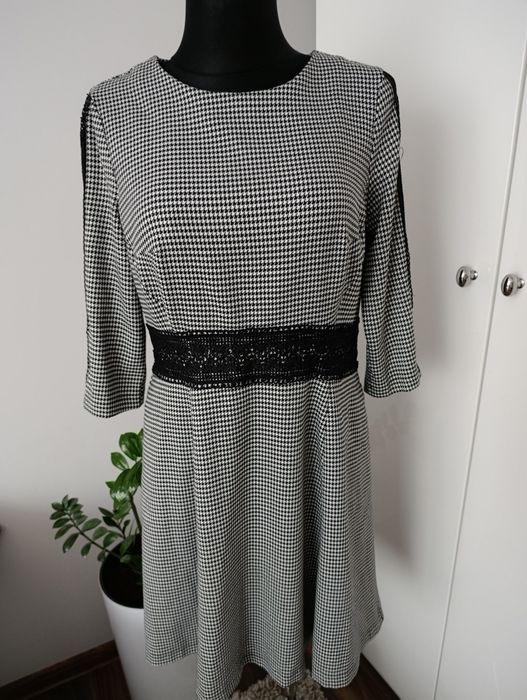 Ładna sukienka damska marki Reserved rozmiar 40/42