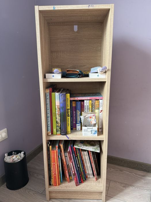 Зручний стелаж для книг або маленьких речей