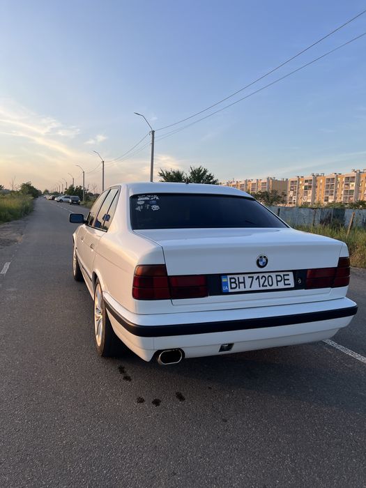 BMW e34.