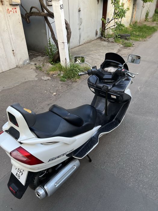 Макси скутер Suzuki Skywave 250сс