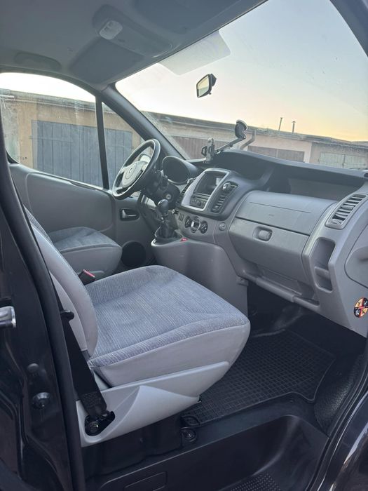 Wynajmem/Wypożyczenie Bus 8-osobowy, Ranault Trafic 2014