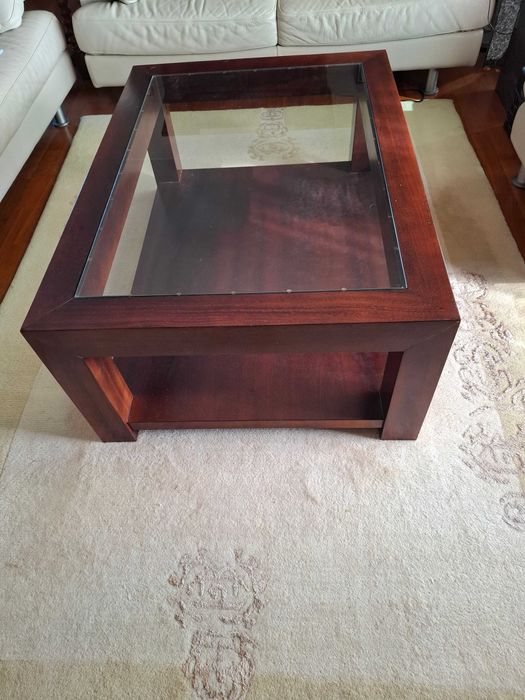 Mesa de Centro em madeira maciça com vidro 110x80 cm