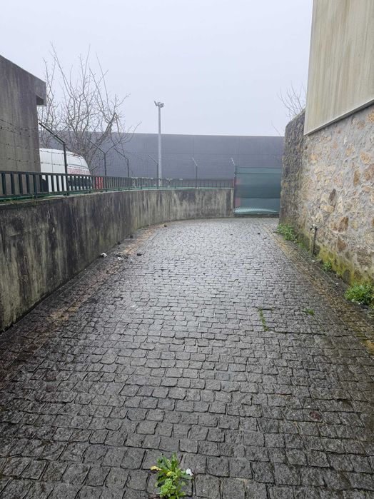 Arrendo moradia T1 com espaço exterior