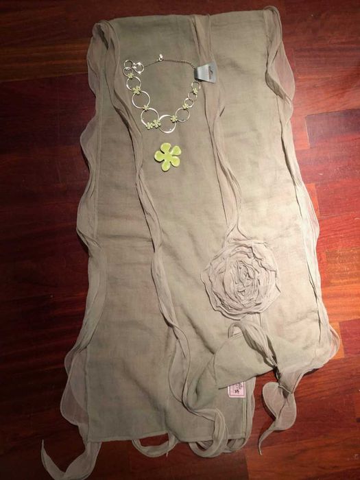 Set of scarf, necklace, and brooch — very beautiful