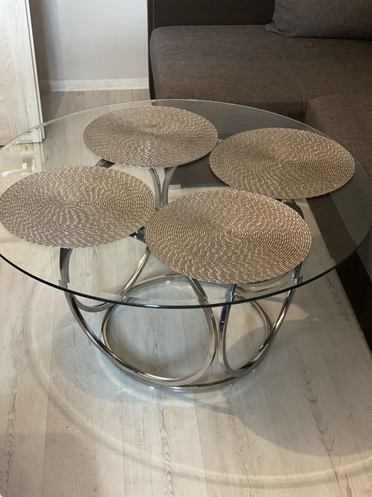 Stół szklany do salonu