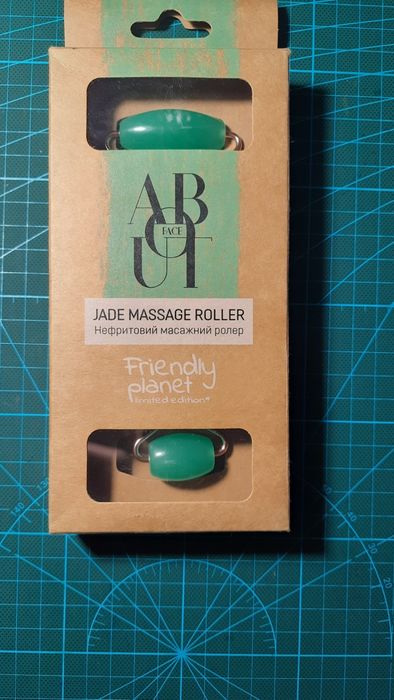 Нефритовый массажный роллер для лица