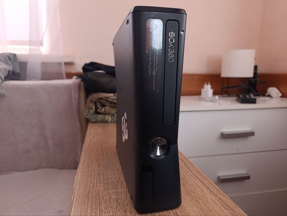 Xbox 360 slim 250 gb идеальное состояние полный комплект