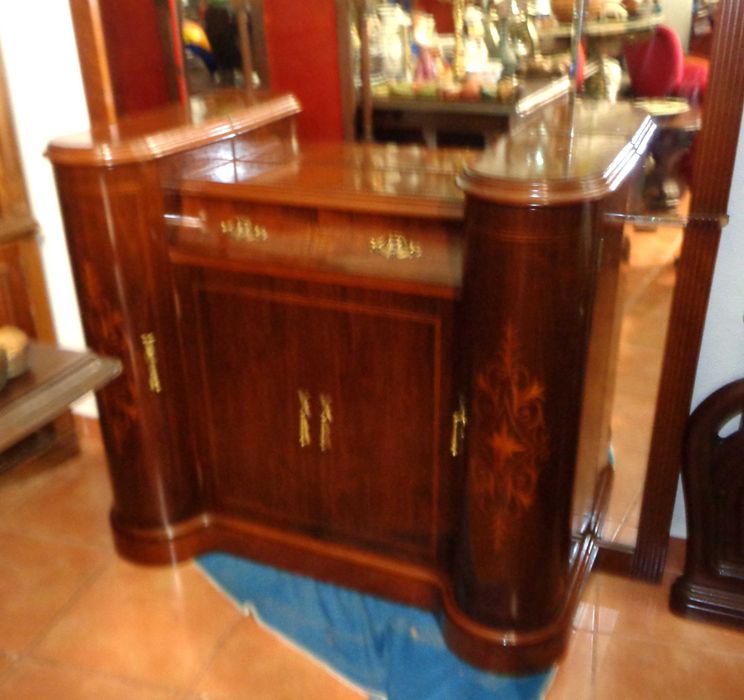 Móvel de entrada cerejeira com embutidos