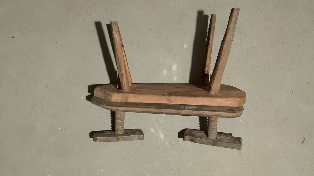 Stara zabytkowa prasa do serów