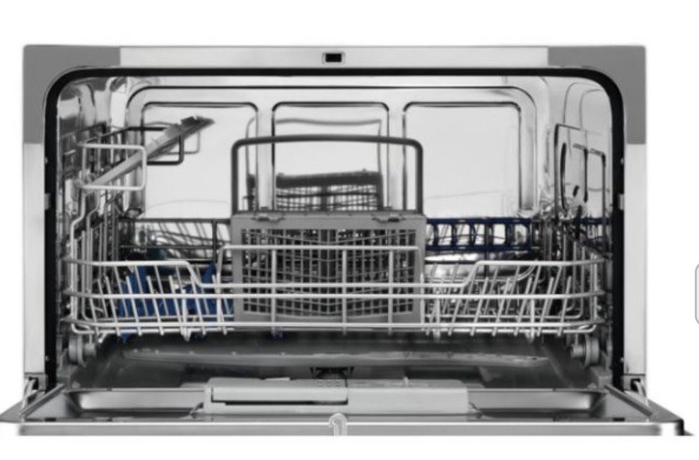 Посудомийна машина Electrolux ESF2400OW