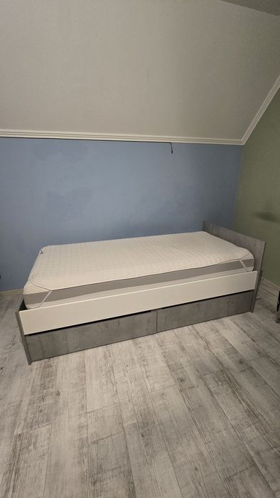 Ліжко односпальне з матрацом