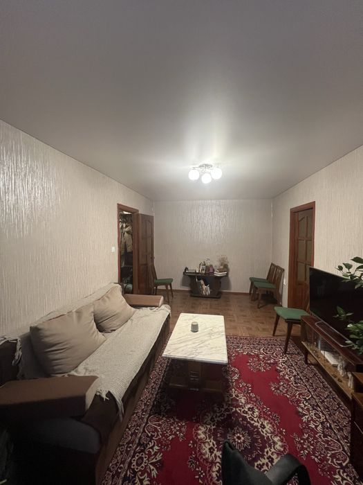 Квартира під комерцію! 2 кімнати, фасадні вікна, центр. Торг