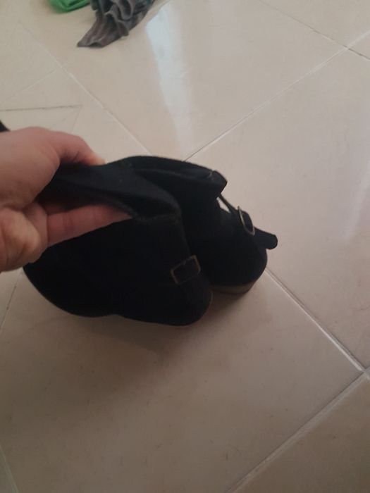 Botas pretas com capas novas