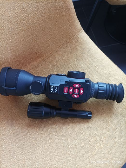 Mira noturna ATN 5x20 usada  em boas condições! Das melhores motas ATN