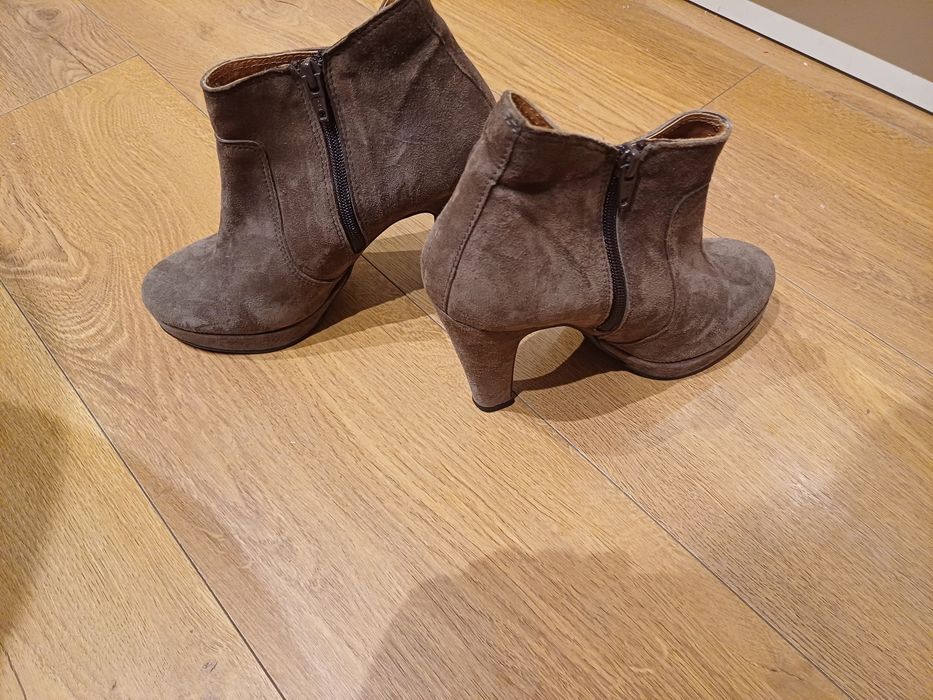 Botins camurça beje Stella