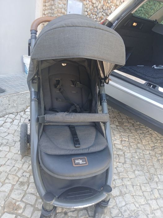 Carrinho de bebé - marca Joie