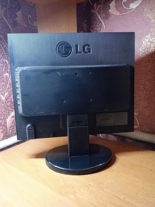 Монітор LG 19 дюймів