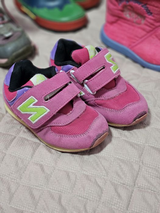 Дитяче взуття. Безкоштовно