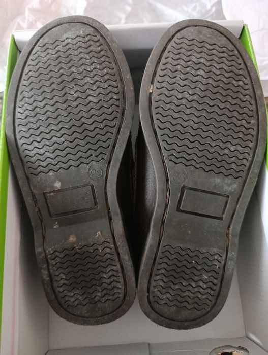 Sapatos de vela castanhos