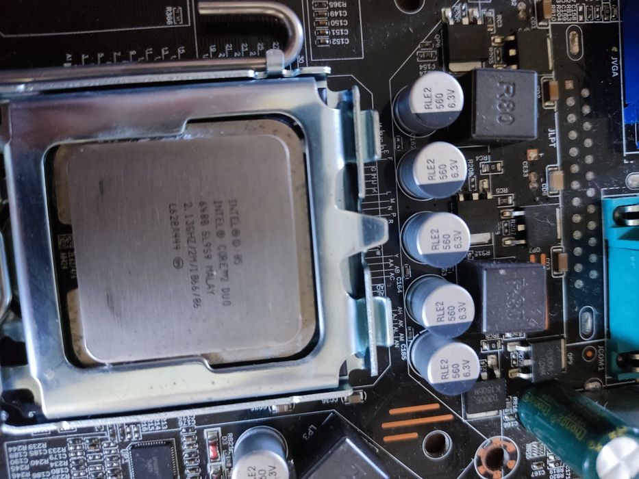 2 Motherboards e dois cpus socket LGA 775
