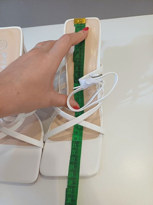 Nasty Gal białe sandały na obcasie r.39 NOWE