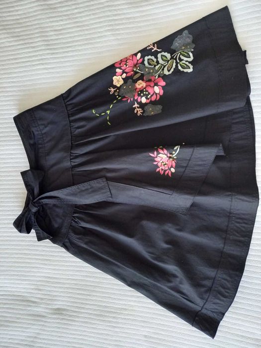 Piekna, oryginalna spodnica portfelowa z haftem i kokarda, r. 38