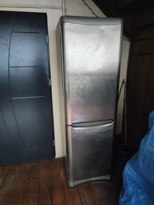 Chłodziarko-zamrażarka.  Indesit