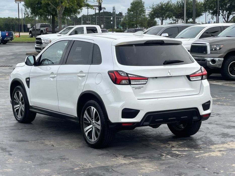 Mitsubishi Outlander      2021