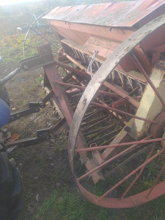 Зернова сіялка  на мінітрактор