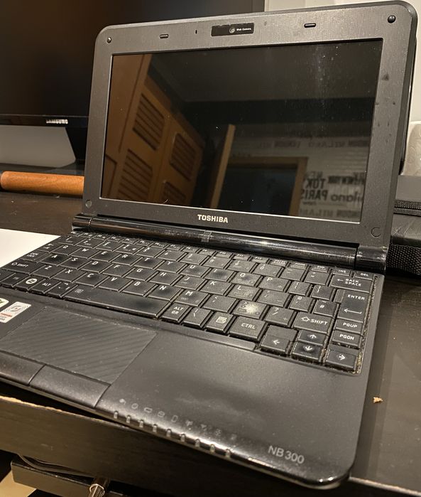 Portatil mini Toshiba NB300
