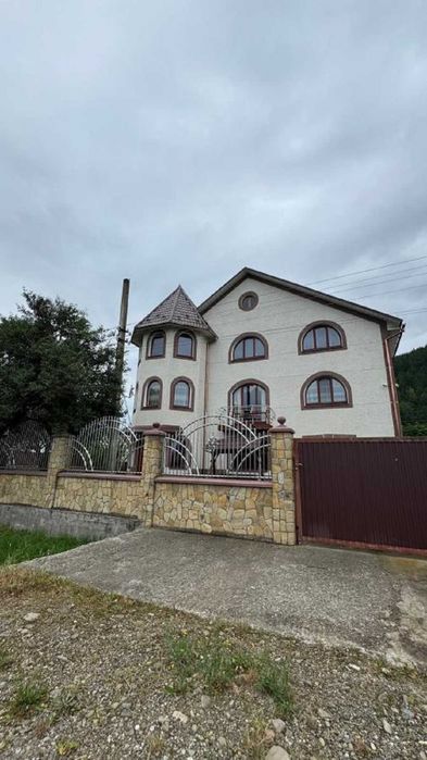 Розкішний якісний особняк в рекреаційній зоні , з видом на гори, поруч Манявський скит.