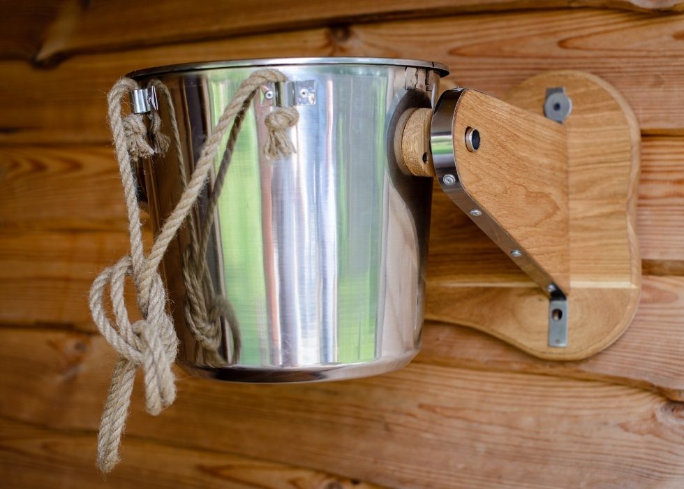 Ведро-водопад для бани из дуба и ясеня