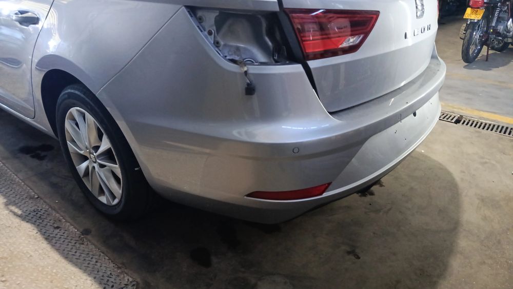 Pára-choques trás SEAT Leon ST (5F8)