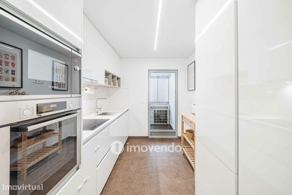 Apartamento T2 moderno, com estacionamento, na Alta de Lisboa
