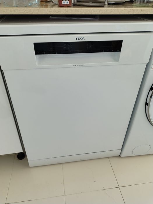 Conjunto eletrodomésticos - frigorífico, forno, termoacumulador, máquina loiça e exaustor