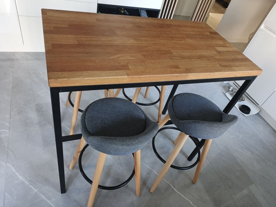 Stół dębowy+ krzesła hokery