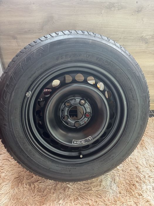 Продам родную новую запаску с w210 225/60 R16