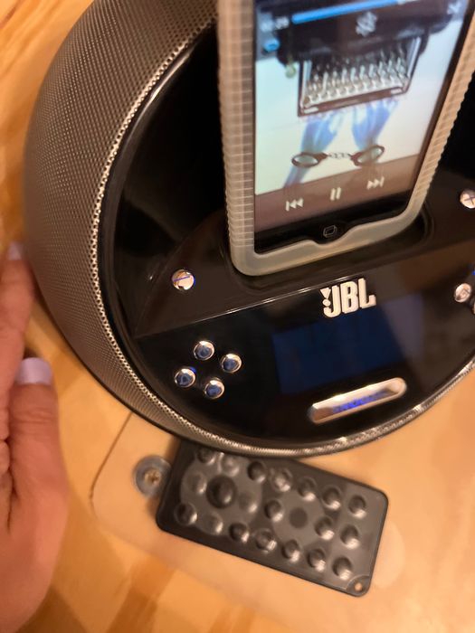 JBL Speaker with iPod Dock64297675072643122