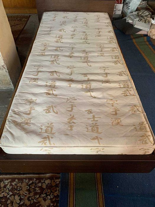 Ліжко з матрацом