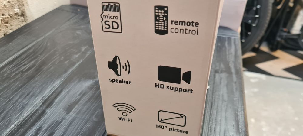 Zestaw ekran i projektor overmax