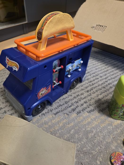 Finger board deskorolka skate park bus