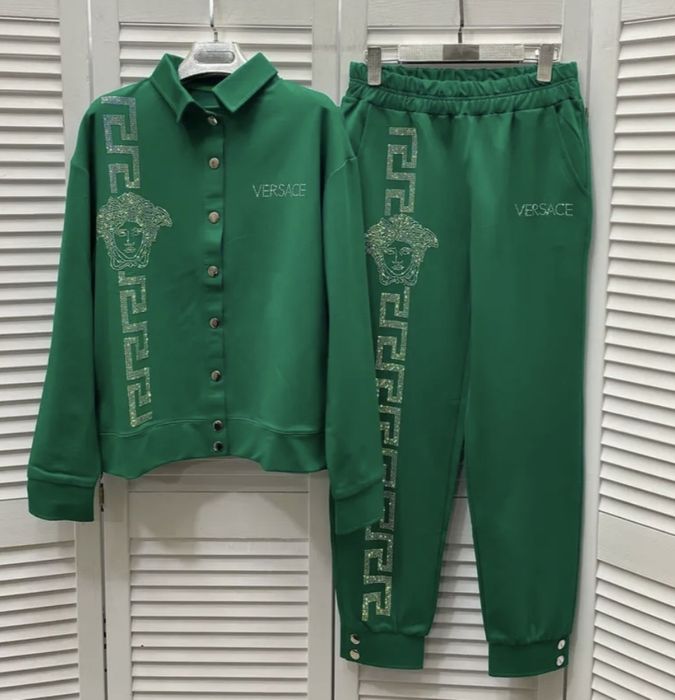 Прогулочный костюм шикарний