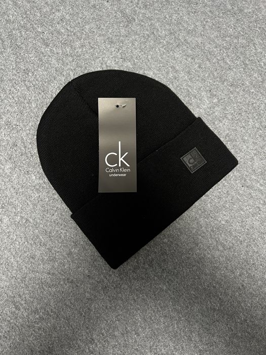 Стильна шапка Calvin Klein