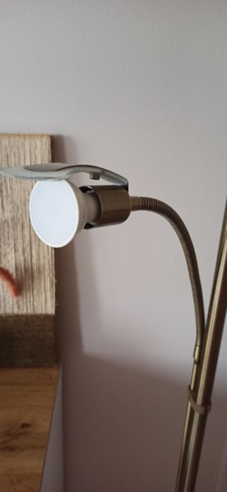 Lampa stojąca z regulacją światła